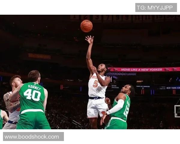 麦克布莱德背后躲闪仍被怀特打成3加1是否犯规引发热议